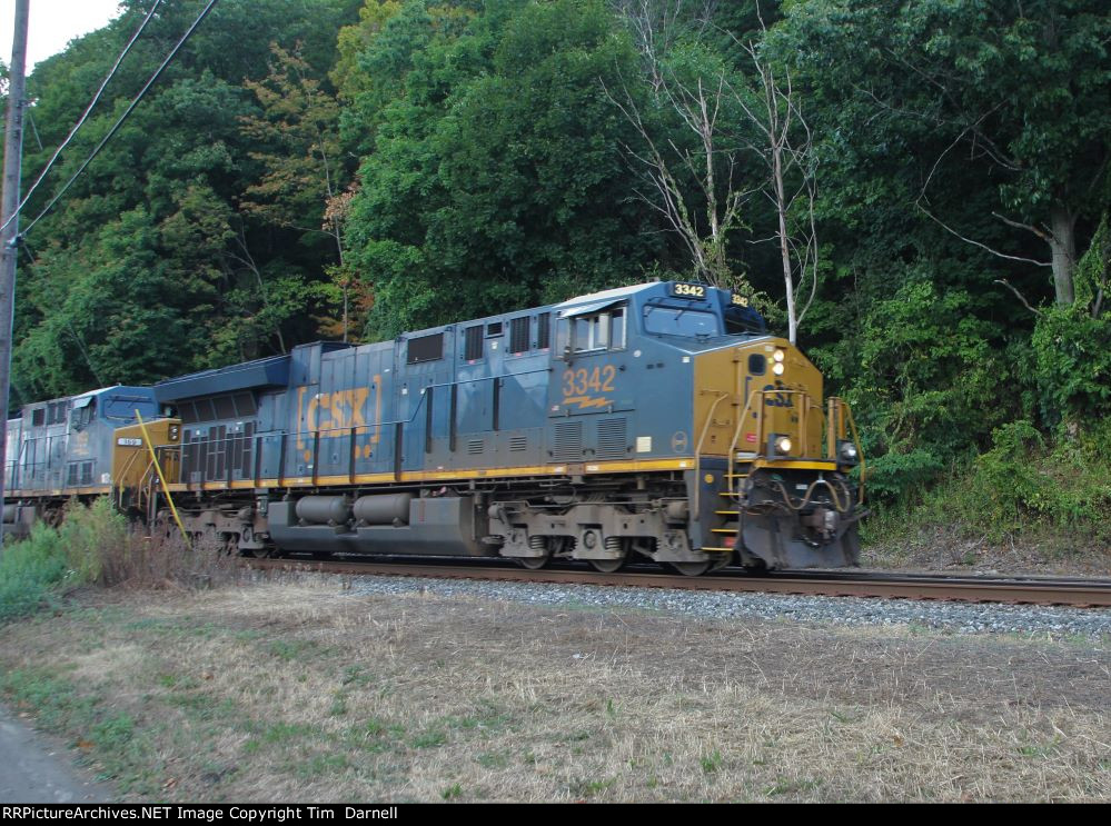 CSX 3342 leads M404